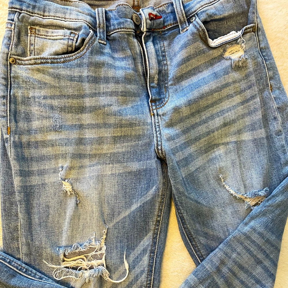 Boyfriend jeans. Mid rise.